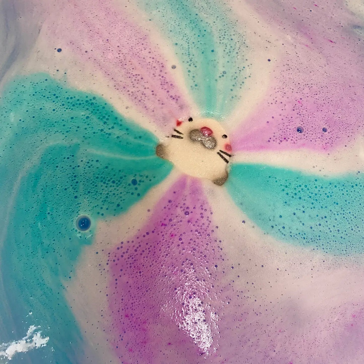 Assorted Colour Changing Bath Bombs - Strawberry, Seashell, Flamingo, Marshmallow, Star Shapes